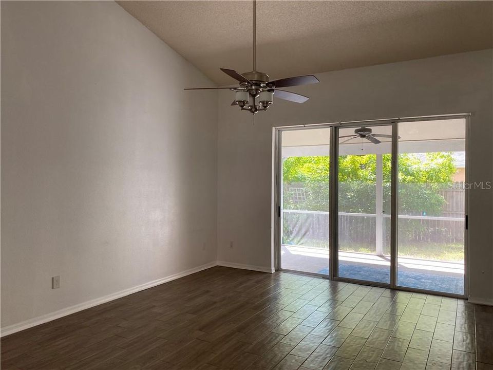 Recently Rented: $1,650 (3 beds, 2 baths, 1912 Square Feet)