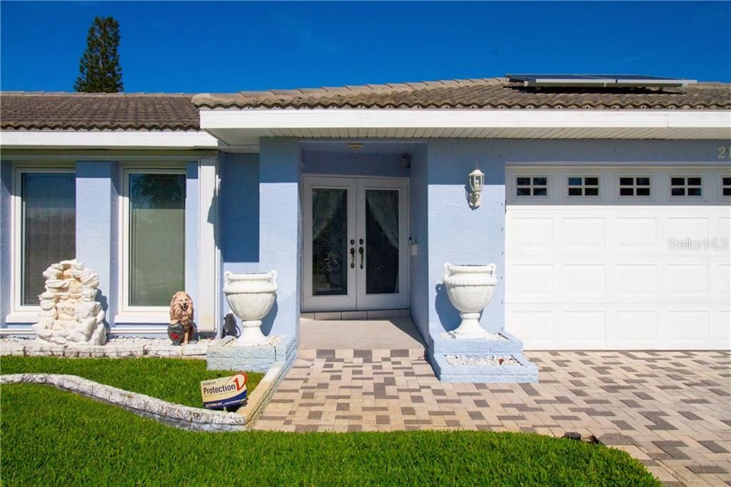 Recently Sold: $350,000 (3 beds, 2 baths, 1761 Square Feet)