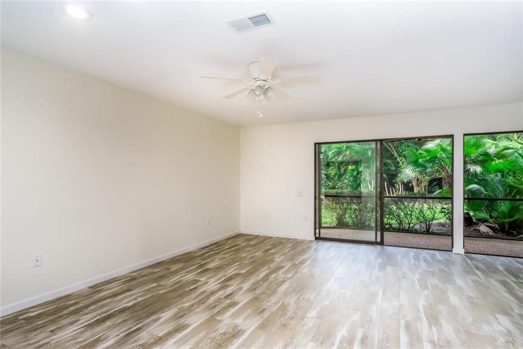 Recently Sold: $242,000 (2 beds, 2 baths, 1316 Square Feet)