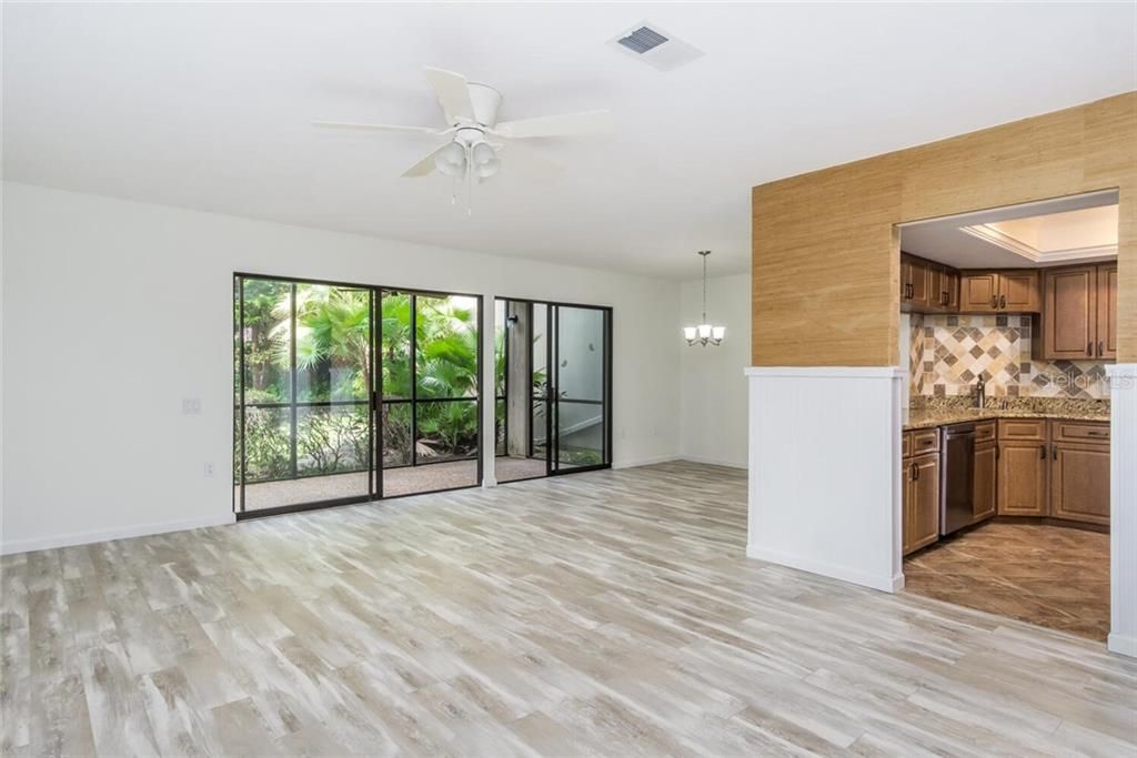 Recently Sold: $242,000 (2 beds, 2 baths, 1316 Square Feet)
