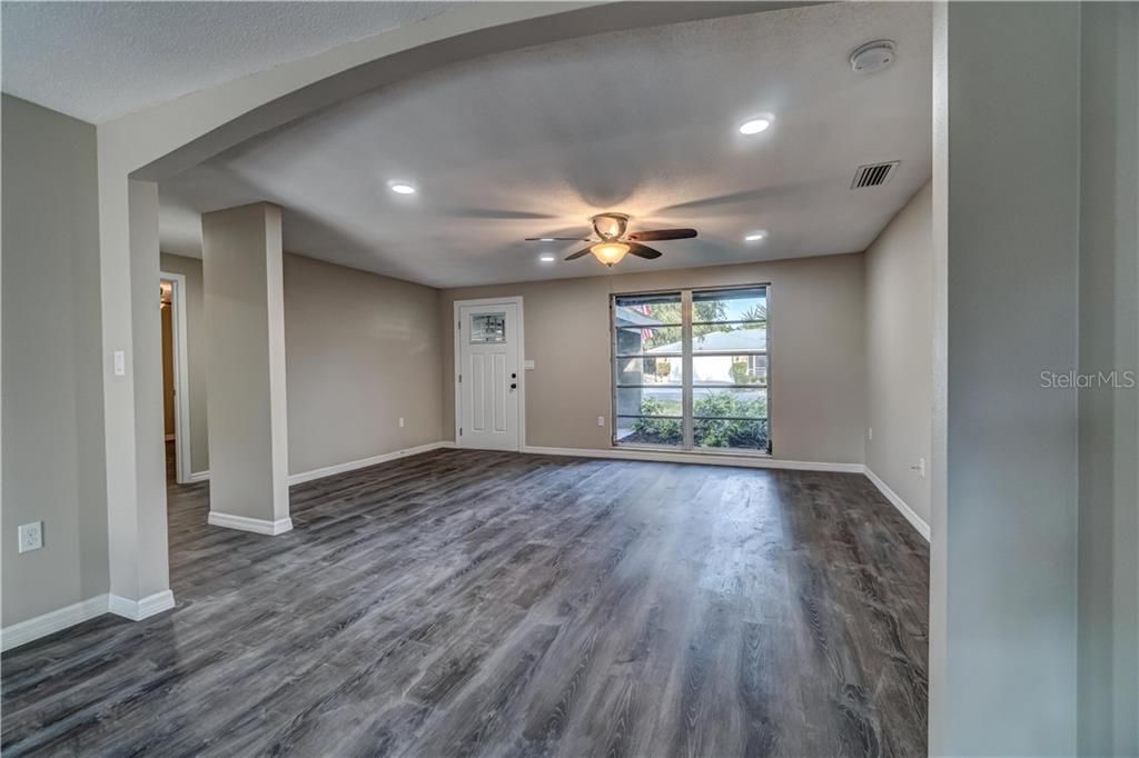 Recently Sold: $299,900 (3 beds, 2 baths, 1756 Square Feet)