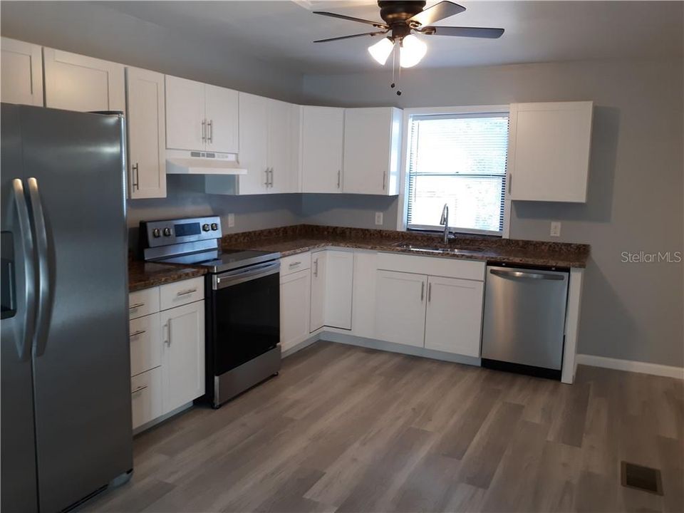 Recently Sold: $149,900 (2 beds, 2 baths, 1166 Square Feet)