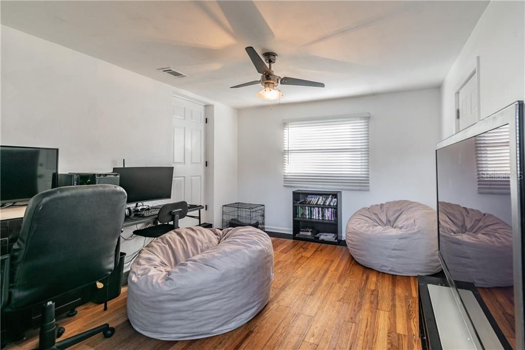 Recently Sold: $309,500 (2 beds, 1 baths, 1032 Square Feet)
