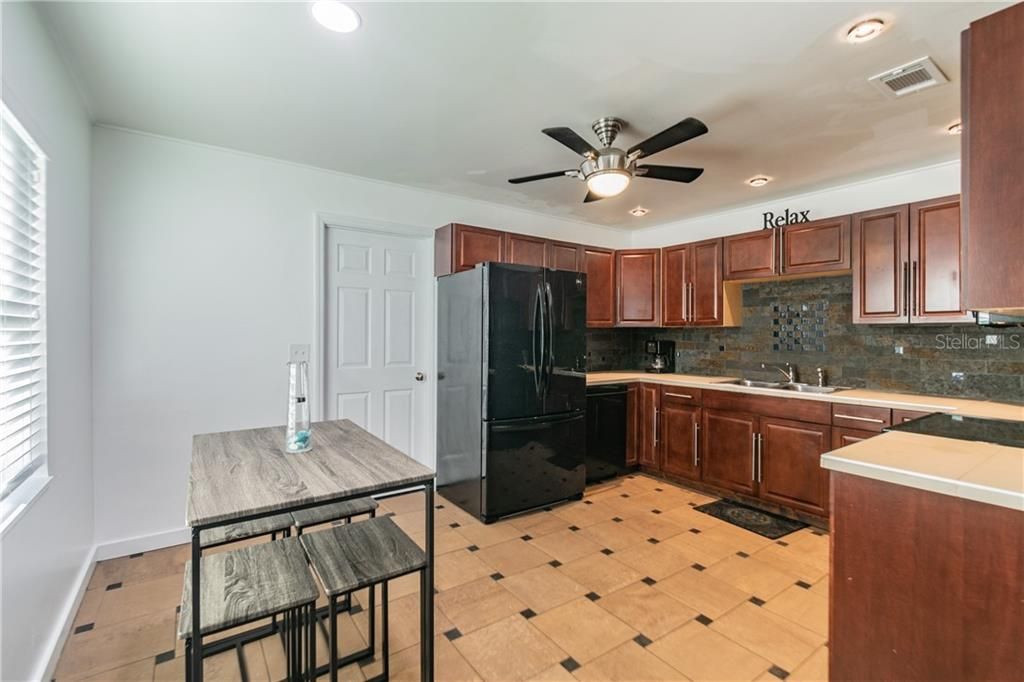 Recently Sold: $309,500 (2 beds, 1 baths, 1032 Square Feet)