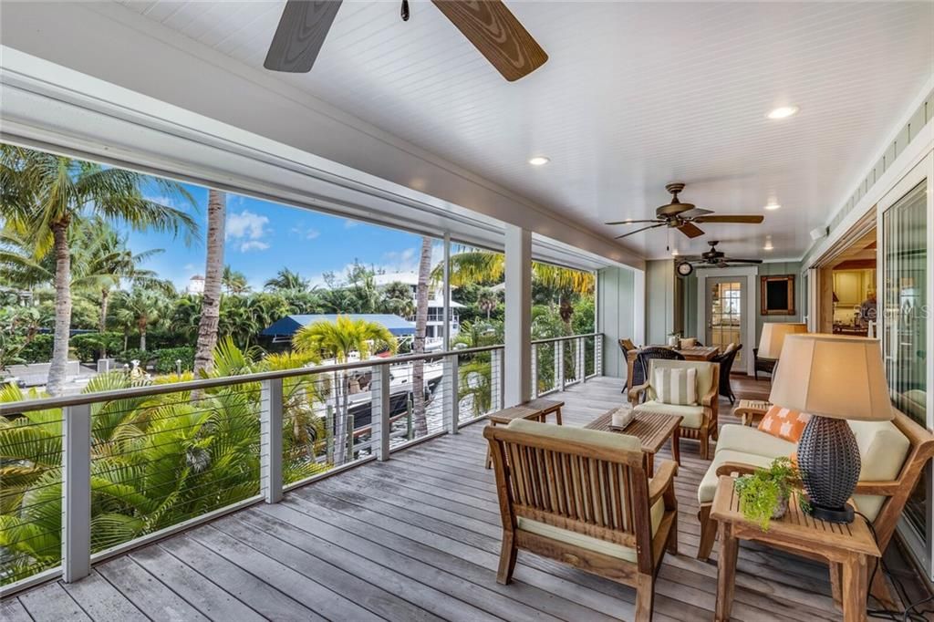 Recently Sold: $3,150,000 (3 beds, 2 baths, 2033 Square Feet)