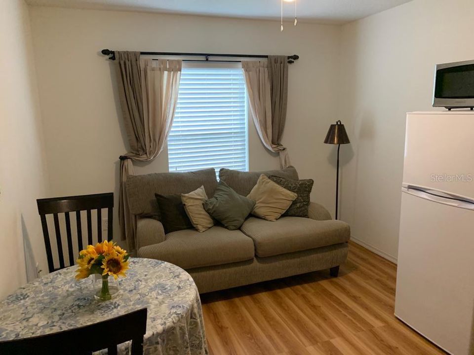 Recently Rented: $950 (1 beds, 1 baths, 300 Square Feet)