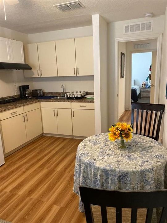 Recently Rented: $950 (1 beds, 1 baths, 300 Square Feet)