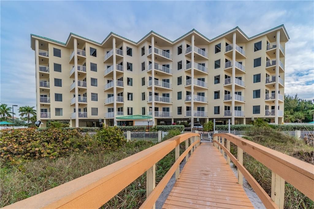 Recently Sold: $1,025,000 (3 beds, 3 baths, 1740 Square Feet)