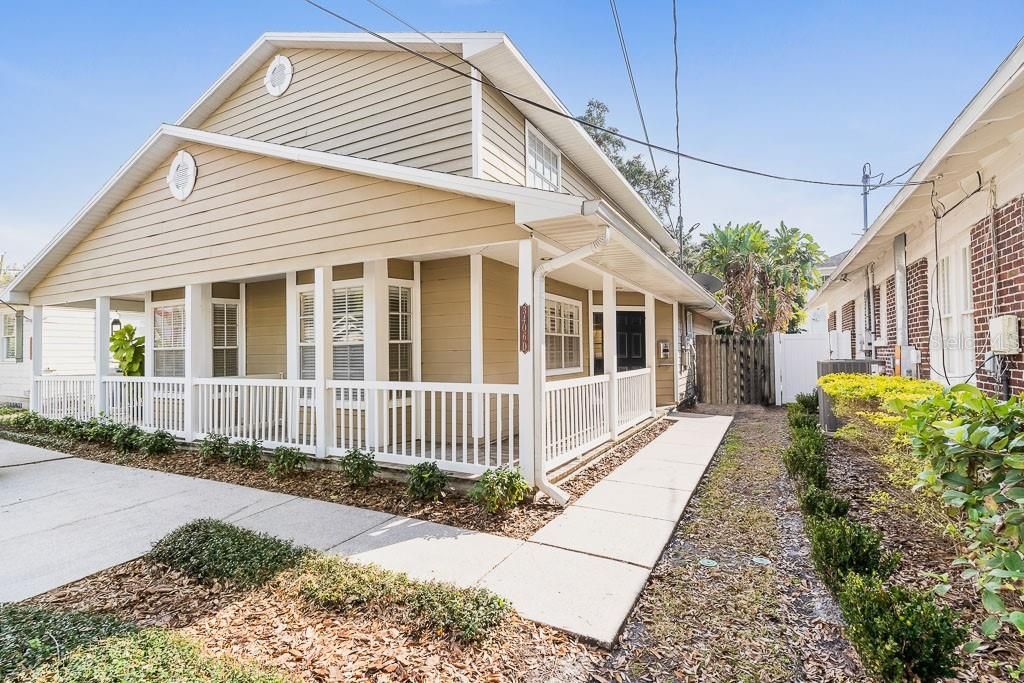 Recently Sold: $339,000 (2 beds, 1 baths, 1304 Square Feet)