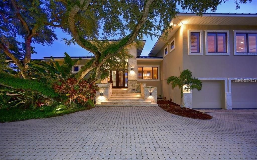 Recently Sold: $2,570,000 (4 beds, 4 baths, 4146 Square Feet)