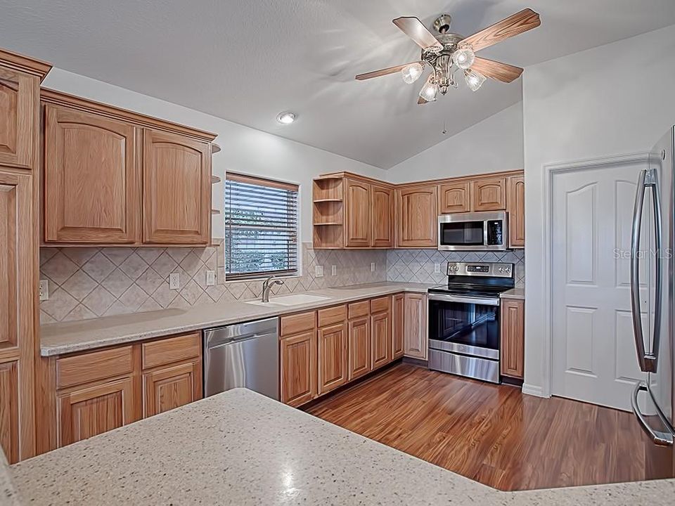 LOVELY HICKORY CABINETS AND BRAND NEW STAINLESS APPLIANCES!