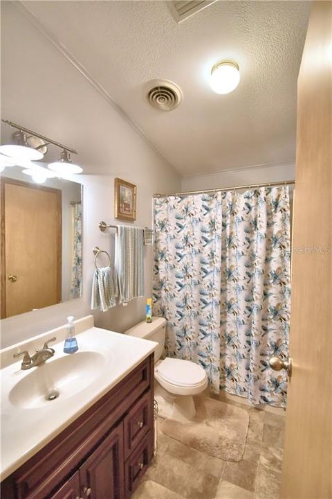 最近售出: $289,900 (4 贝兹, 2 浴室, 2052 平方英尺)