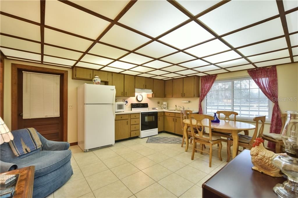 Vendido Recientemente: $589,000 (3 camas, 3 baños, 2845 Pies cuadrados)