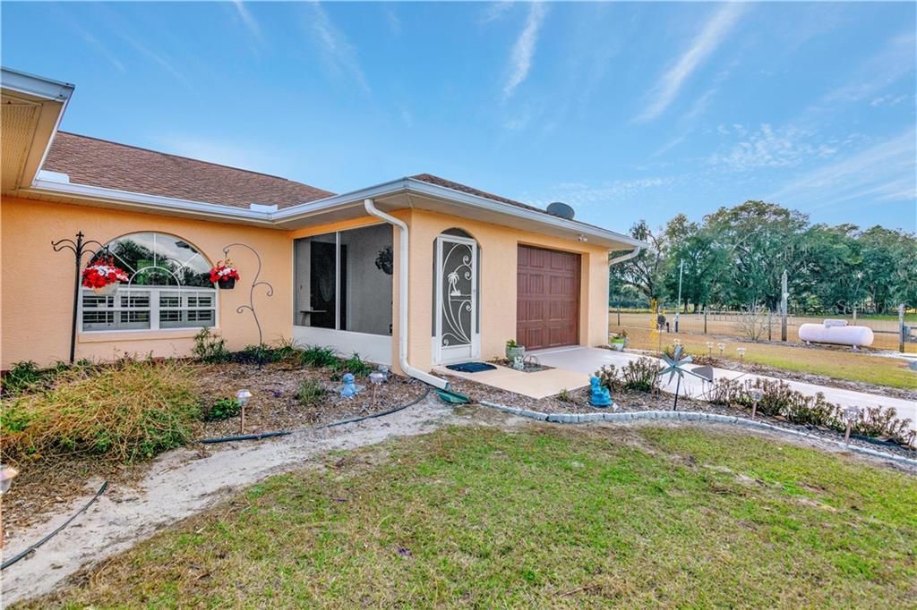 Recently Sold: $325,000 (3 beds, 2 baths, 1287 Square Feet)