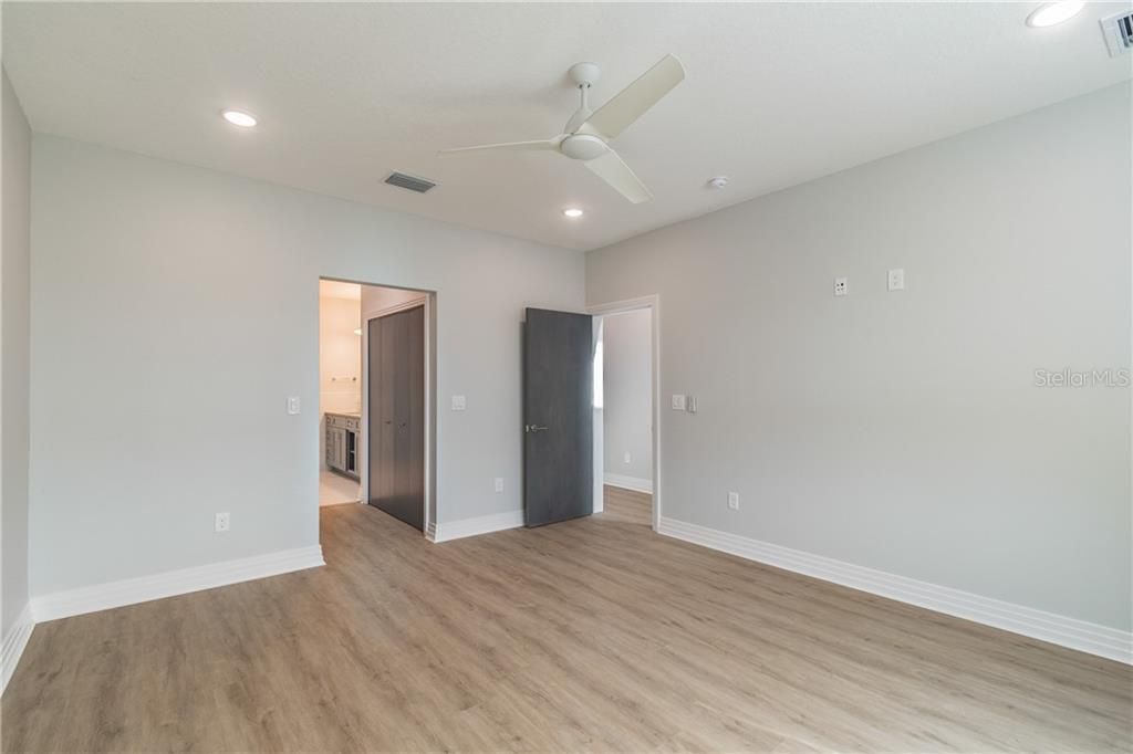 Recently Sold: $700,000 (3 beds, 3 baths, 2395 Square Feet)