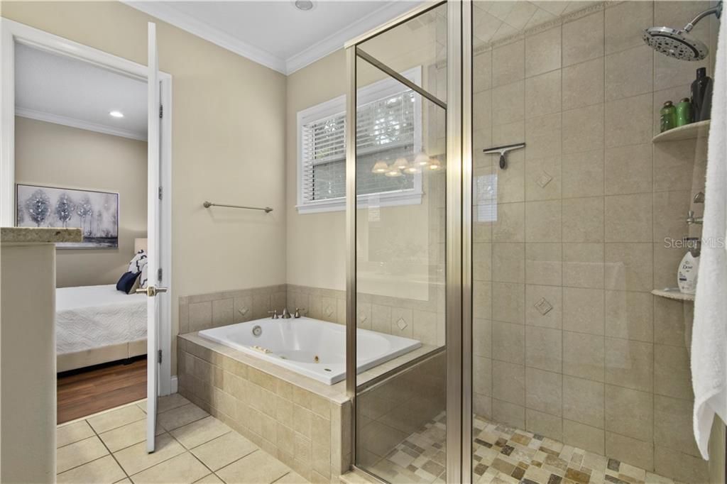最近售出: $399,900 (3 贝兹, 2 浴室, 2005 平方英尺)