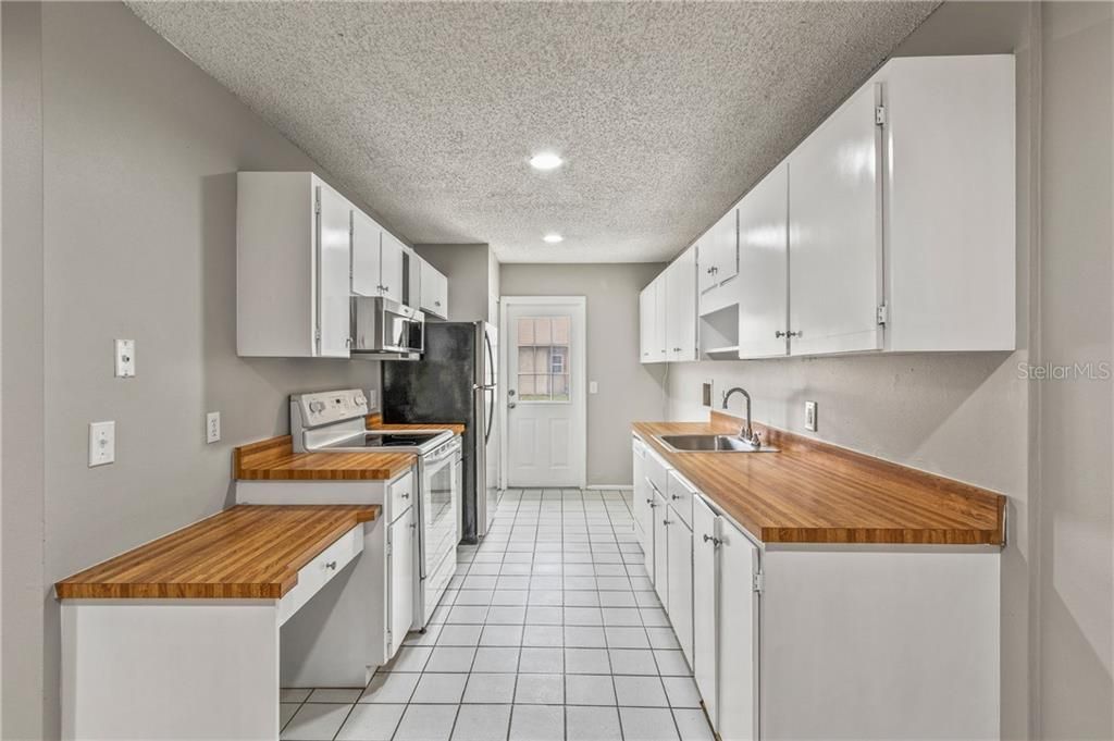 Recently Rented: $1,050 (3 beds, 2 baths, 1140 Square Feet)