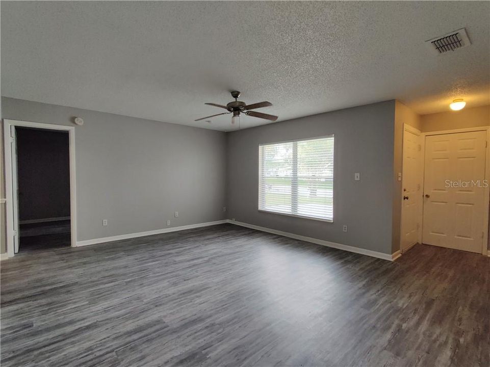 Recently Rented: $1,650 (3 beds, 2 baths, 1500 Square Feet)