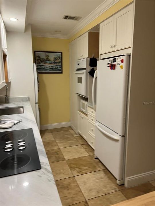 For Rent: $2,100 (1 beds, 1 baths, 562 Square Feet)