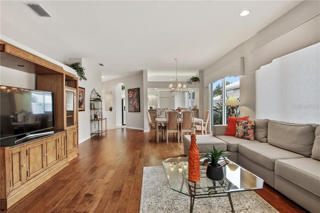 Recently Sold: $385,000 (2 beds, 2 baths, 1752 Square Feet)