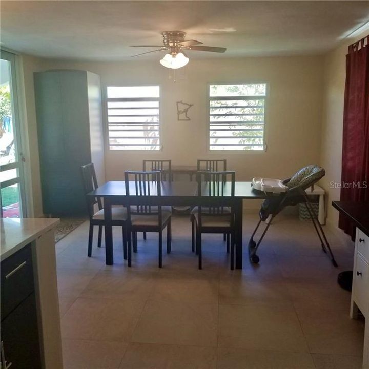 Vendido Recientemente: $279,900 (4 camas, 2 baños, 1750 Pies cuadrados)