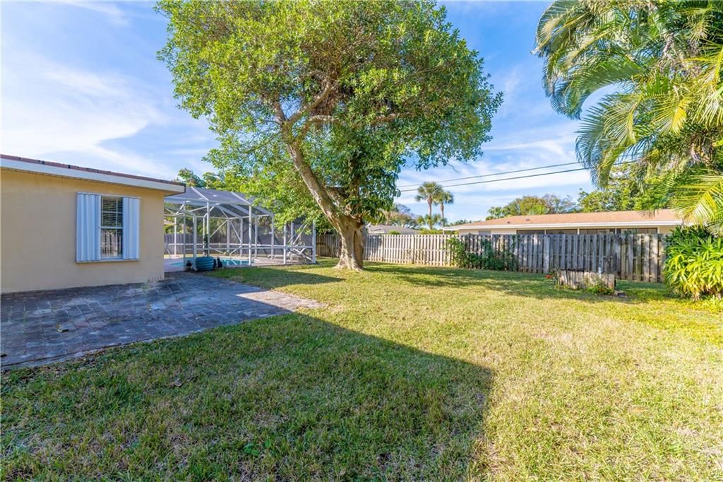 Recently Sold: $445,000 (3 beds, 2 baths, 1548 Square Feet)