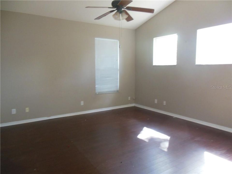 Recently Rented: $1,595 (3 beds, 2 baths, 1727 Square Feet)