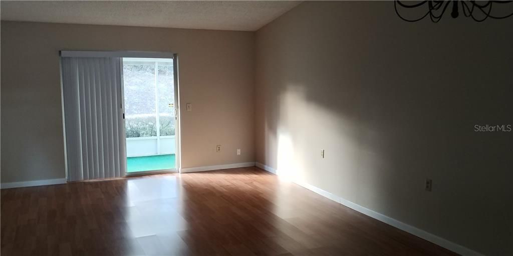 Recently Rented: $900 (2 beds, 1 baths, 962 Square Feet)