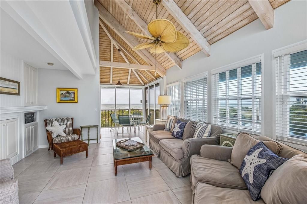 Recently Sold: $1,995,000 (3 beds, 3 baths, 1540 Square Feet)