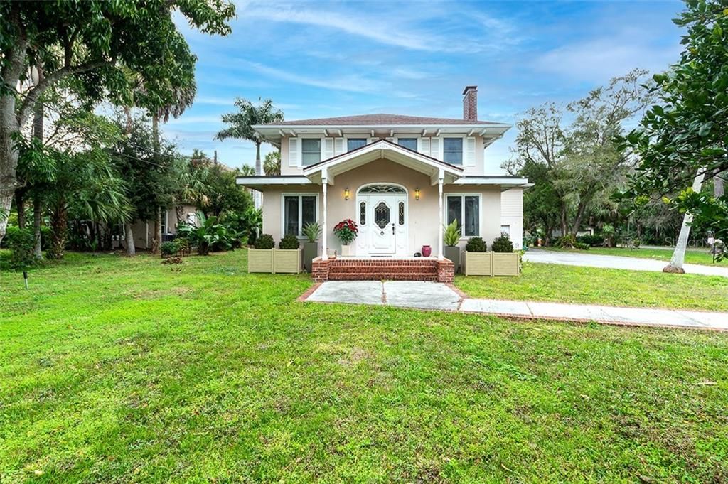 Recently Sold: $1,975,000 (8 beds, 3 baths, 4670 Square Feet)