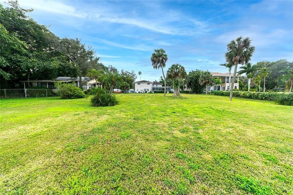Recently Sold: $1,975,000 (8 beds, 3 baths, 4670 Square Feet)