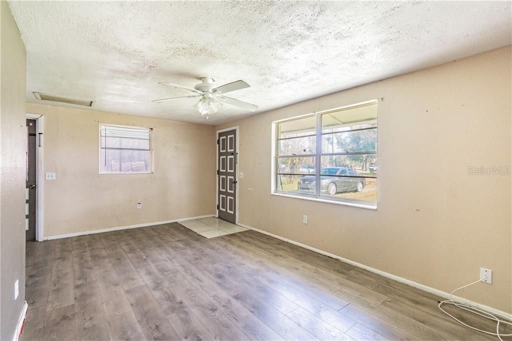 Recently Sold: $130,000 (2 beds, 1 baths, 902 Square Feet)
