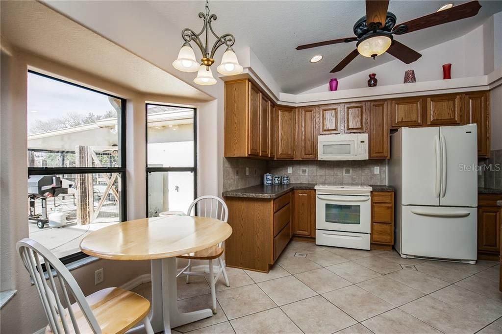 Recently Sold: $380,000 (3 beds, 2 baths, 1597 Square Feet)