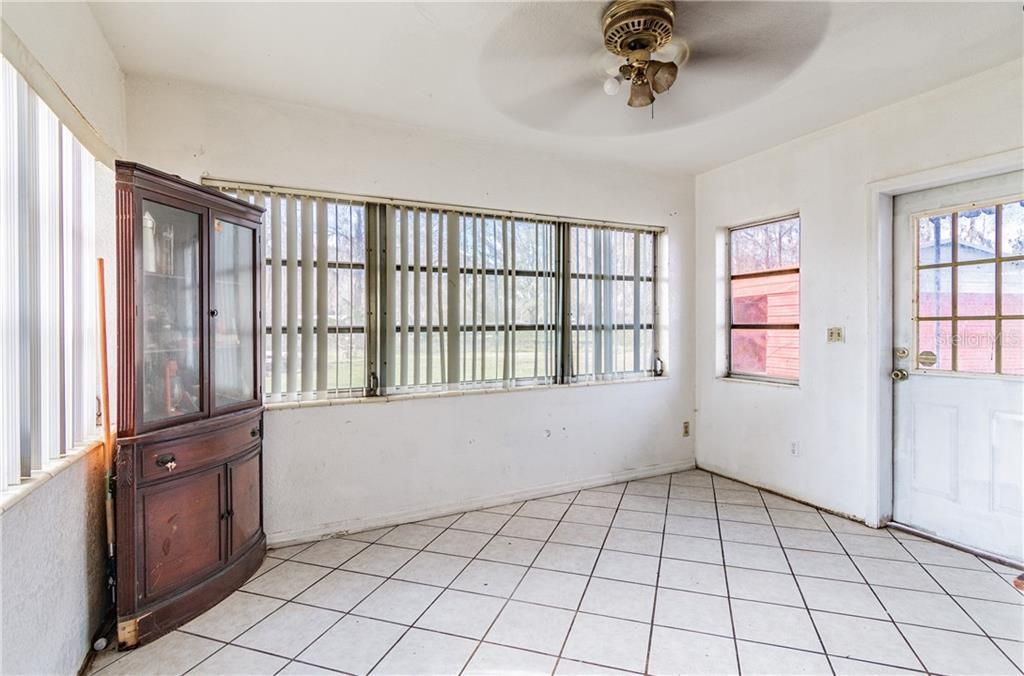 Vendido Recientemente: $150,000 (2 camas, 1 baños, 912 Pies cuadrados)