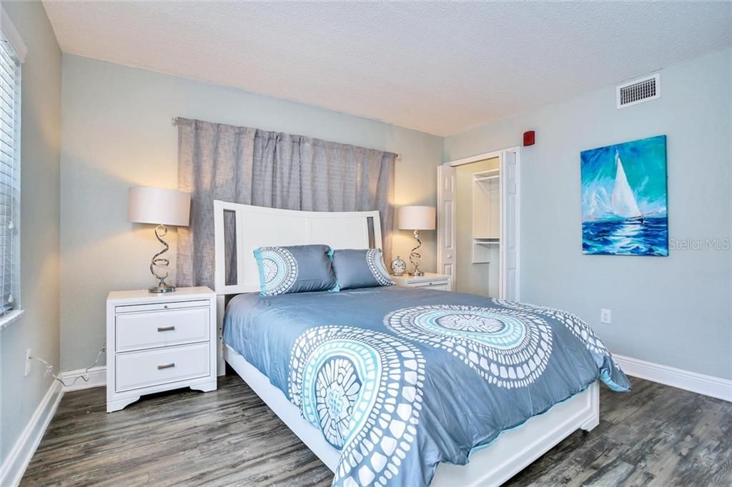 Recently Sold: $272,000 (2 beds, 2 baths, 912 Square Feet)
