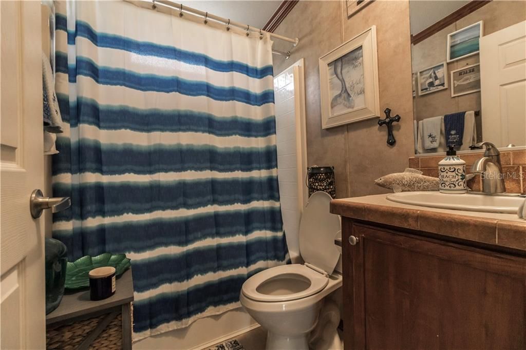 最近售出: $175,000 (3 贝兹, 2 浴室, 1782 平方英尺)