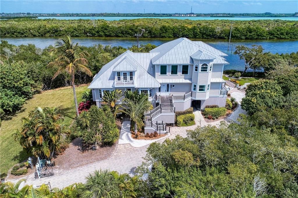 Recently Sold: $1,849,900 (4 beds, 5 baths, 6557 Square Feet)