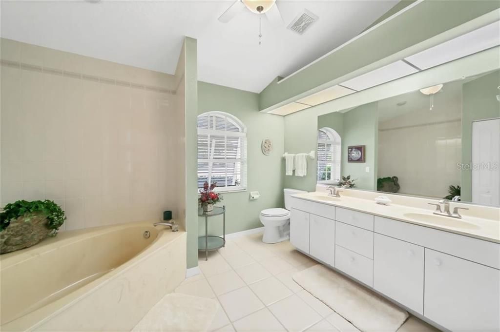 最近售出: $345,000 (3 贝兹, 2 浴室, 1843 平方英尺)