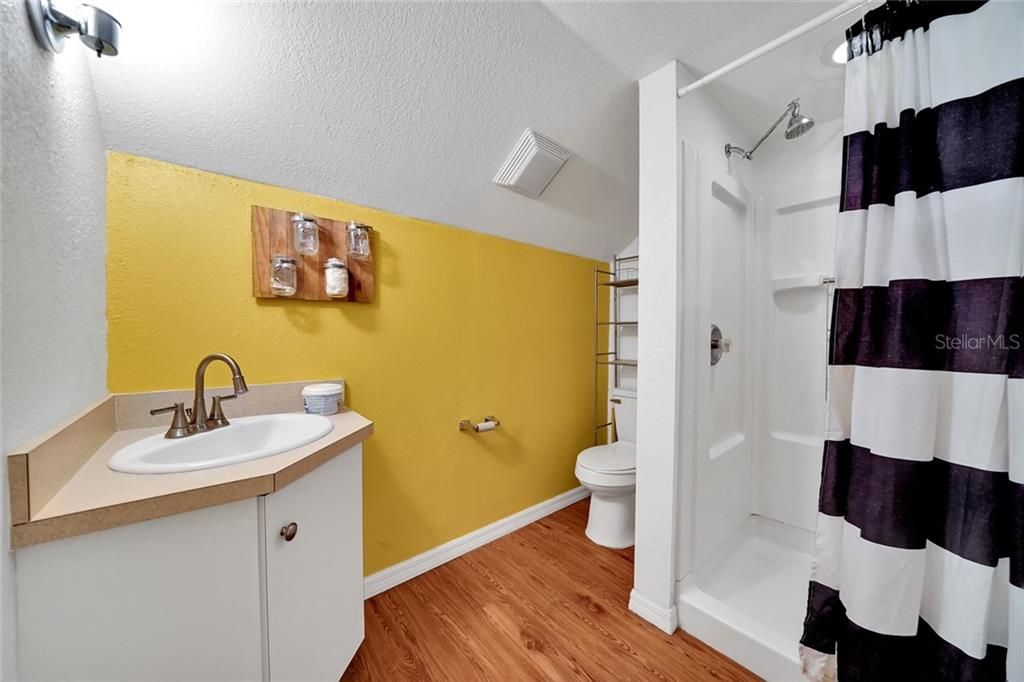 Barn apartment full bathroom