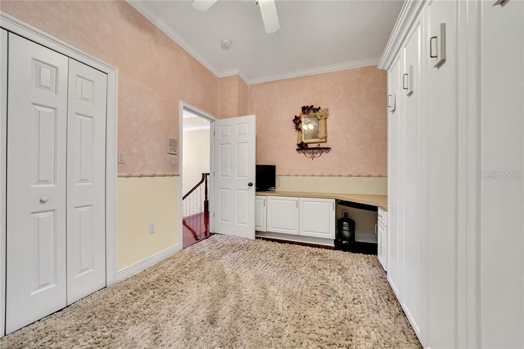 2nd guest bedroom with built in desk