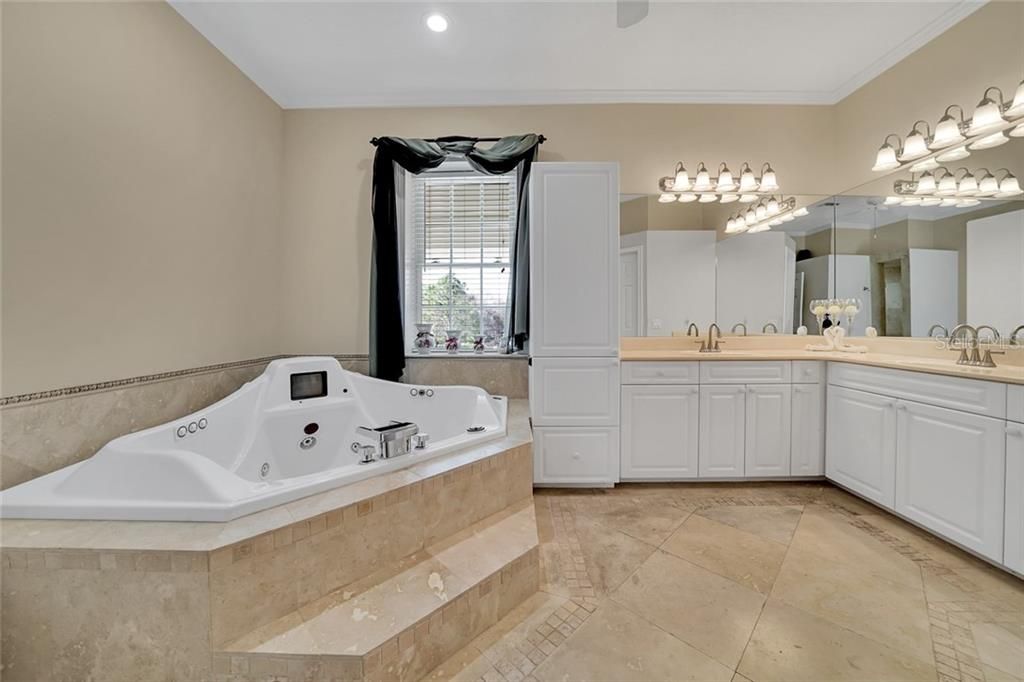 Master bathroom, jetted tub and dual sinks