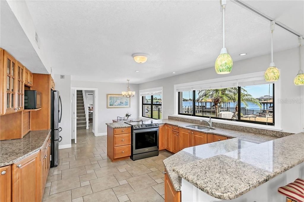 Recently Sold: $1,095,000 (5 beds, 2 baths, 4180 Square Feet)