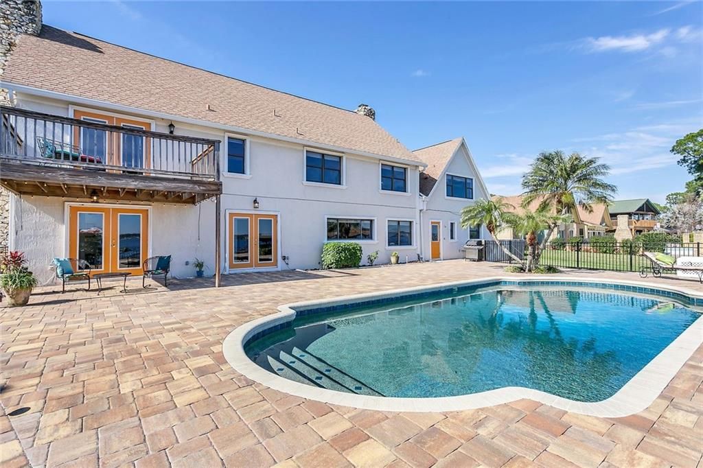 Recently Sold: $1,095,000 (5 beds, 2 baths, 4180 Square Feet)