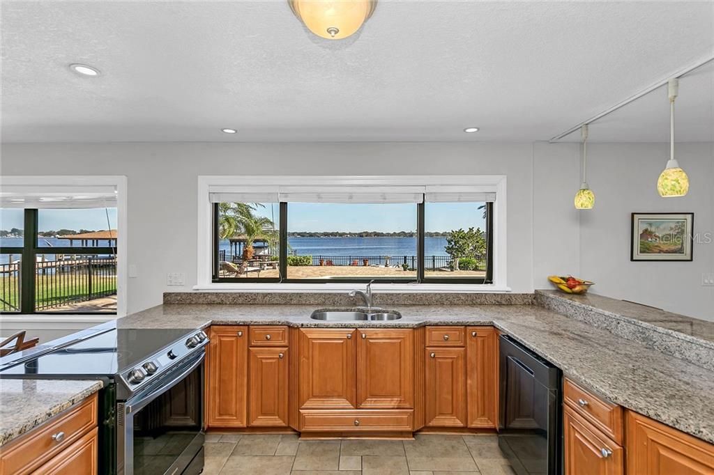 Recently Sold: $1,095,000 (5 beds, 2 baths, 4180 Square Feet)