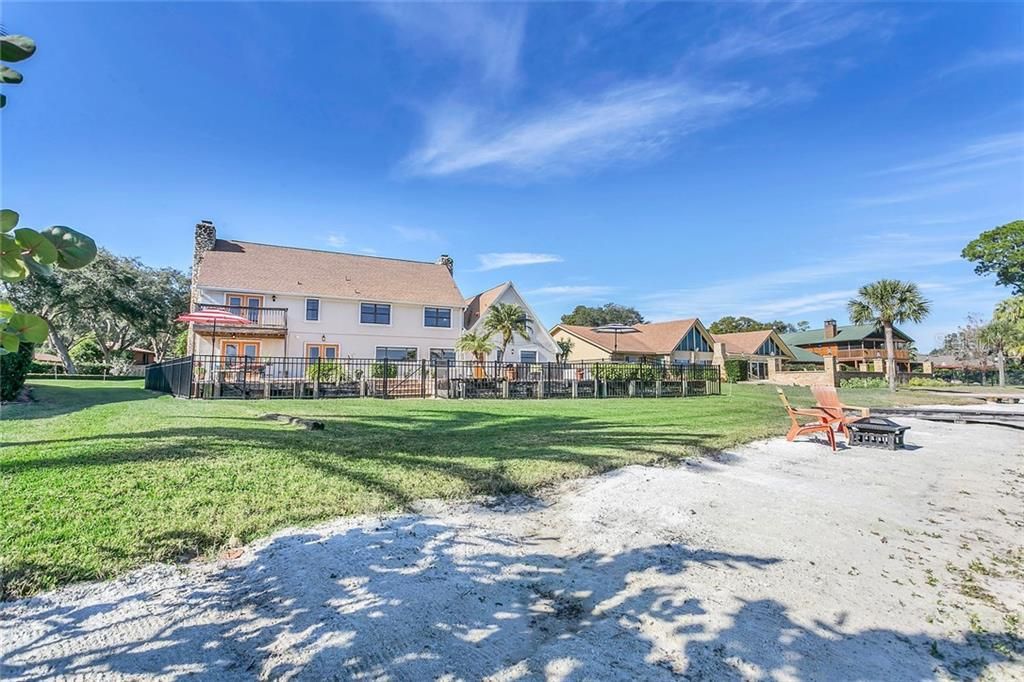 Recently Sold: $1,095,000 (5 beds, 2 baths, 4180 Square Feet)