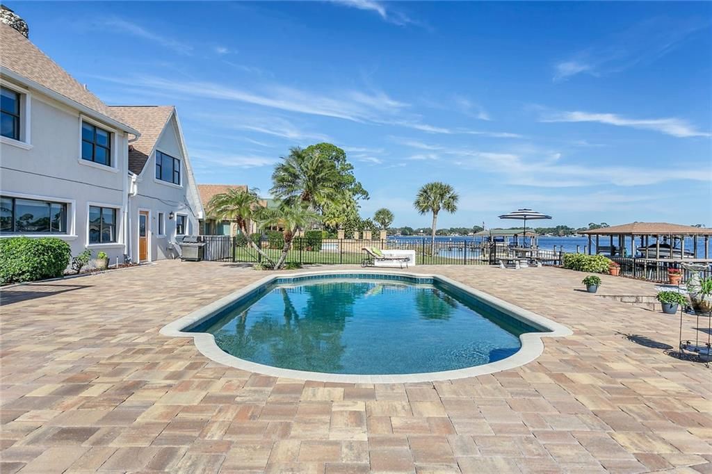 Recently Sold: $1,095,000 (5 beds, 2 baths, 4180 Square Feet)