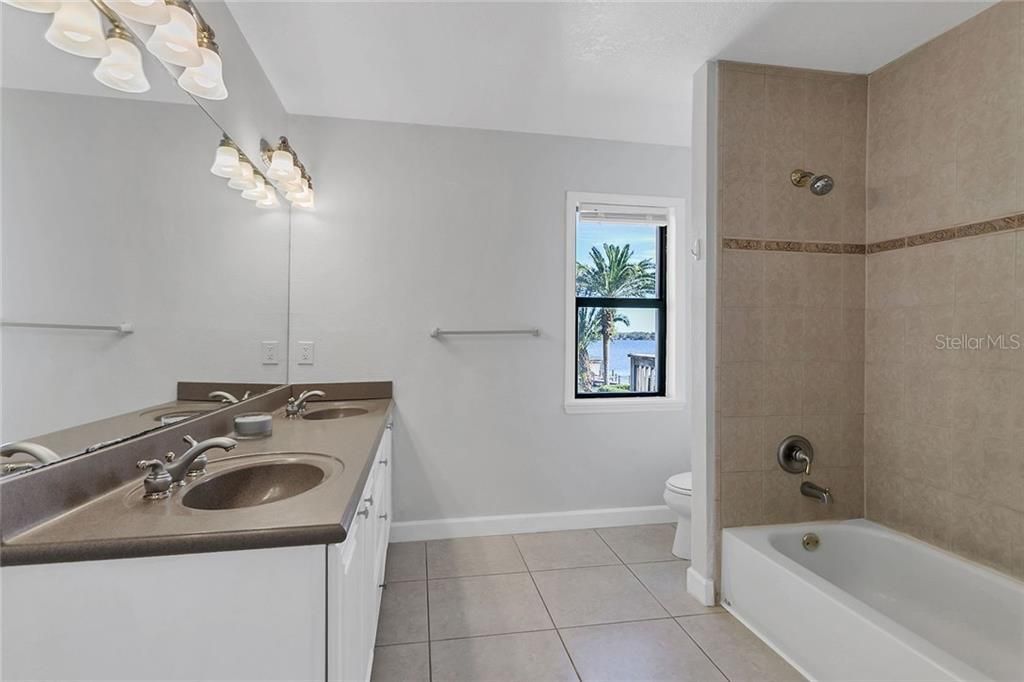 Recently Sold: $1,095,000 (5 beds, 2 baths, 4180 Square Feet)