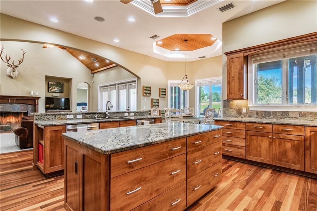 Recently Sold: $1,375,000 (5 beds, 5 baths, 8146 Square Feet)