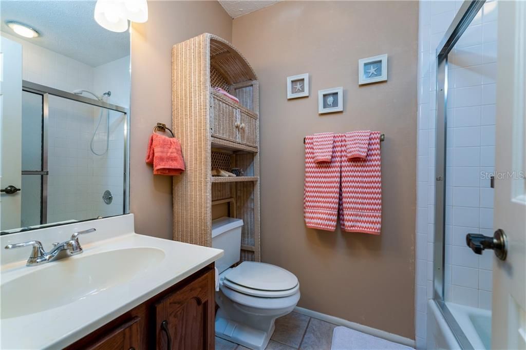 Guest bathroom on 2nd floor with tub/shower combination