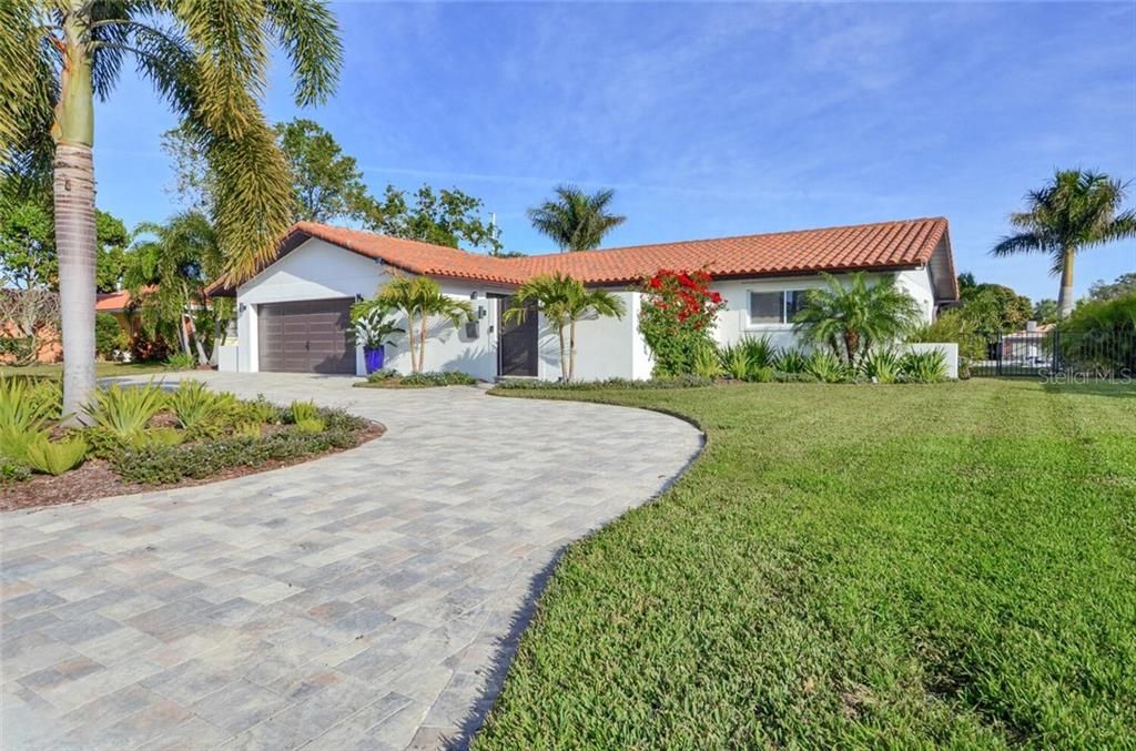Recently Sold: $1,050,000 (3 beds, 3 baths, 2268 Square Feet)
